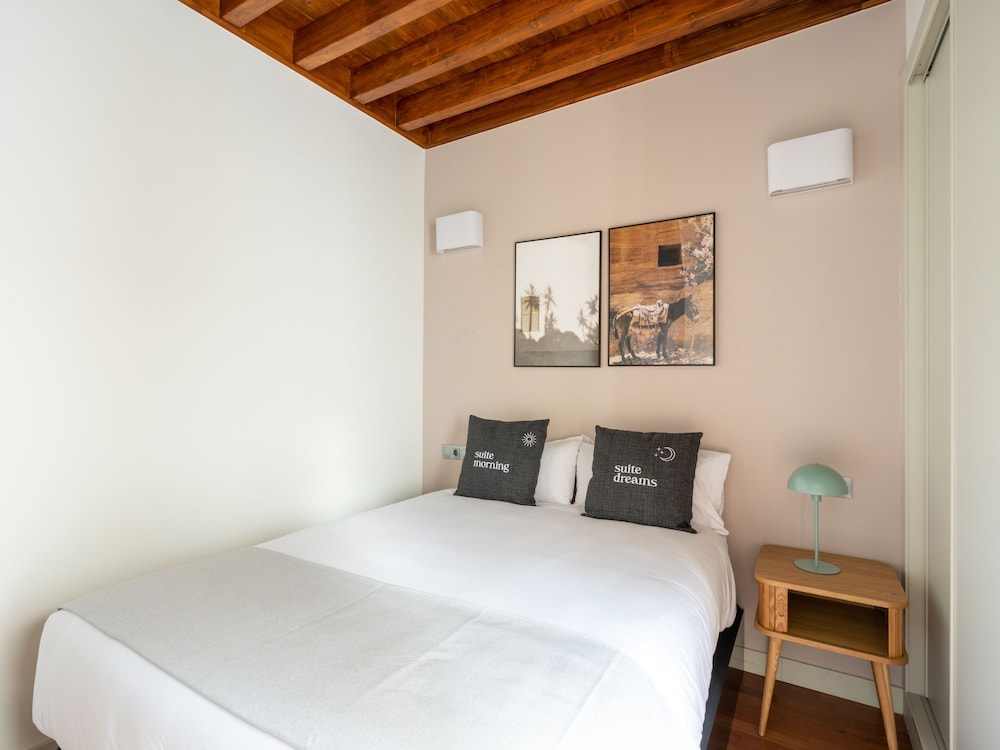 One-Bedroom Apartment with Balcony - Photo 24