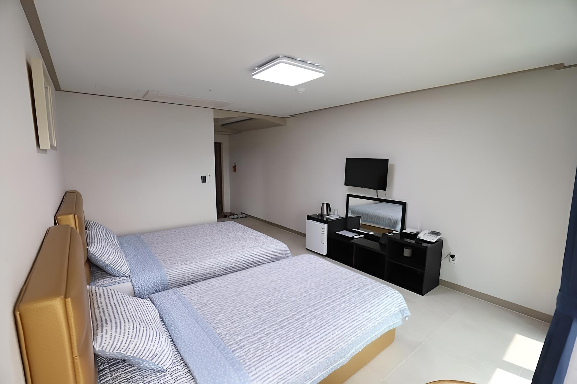 Twin Room, Mountain View photo 2