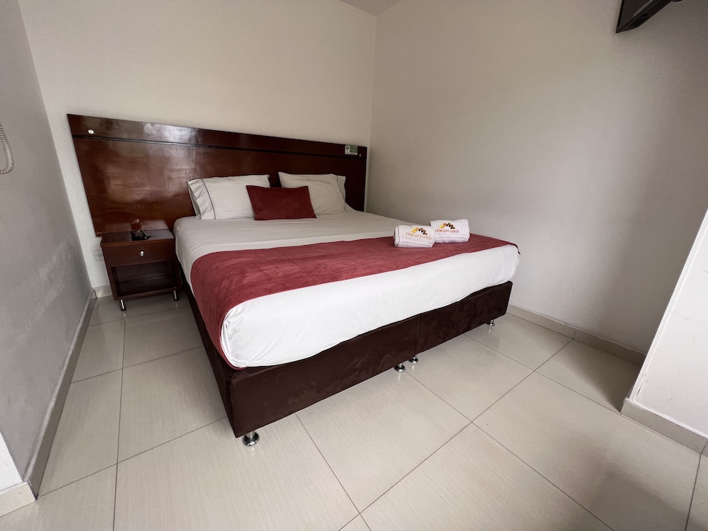 Traditional Suite, 1 King Bed, Non Smoking, Ensuite photo 1