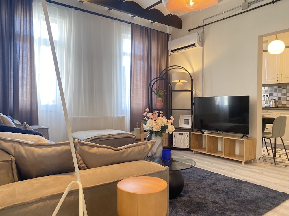 Apartment photo 2