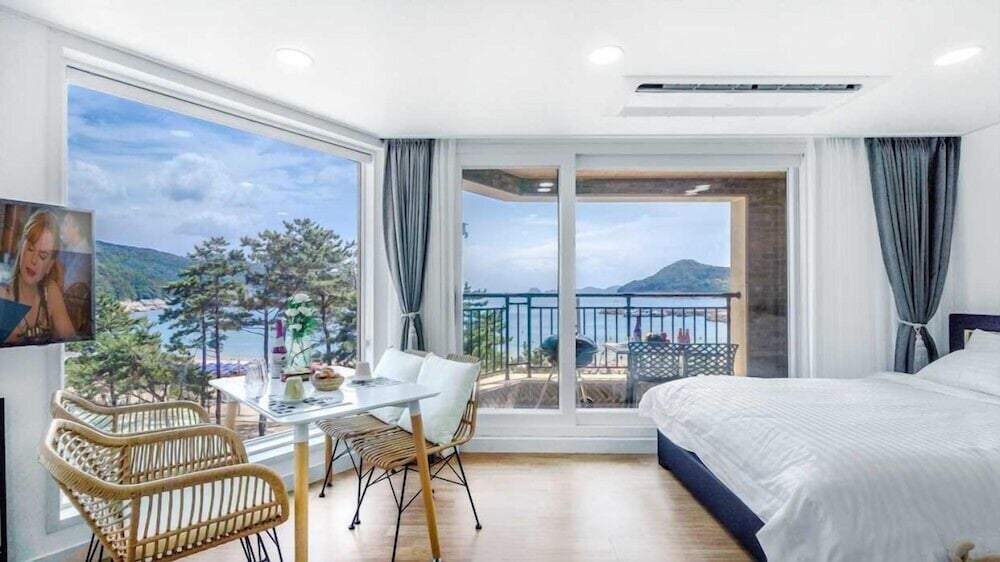 Room (402 (Ocean View/Spa)) photo 2