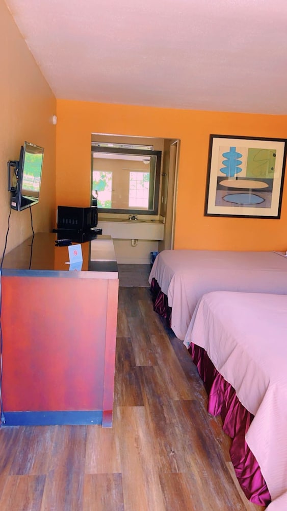 Basic Double Room, 2 Bedrooms photo 2