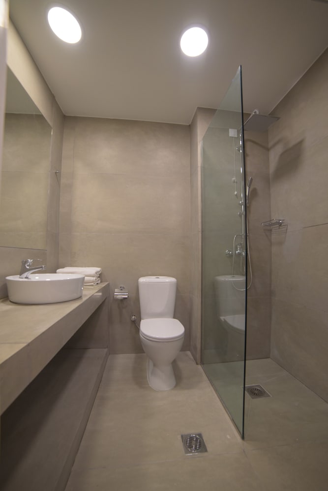Deluxe Swim-Up Room - Photo 8