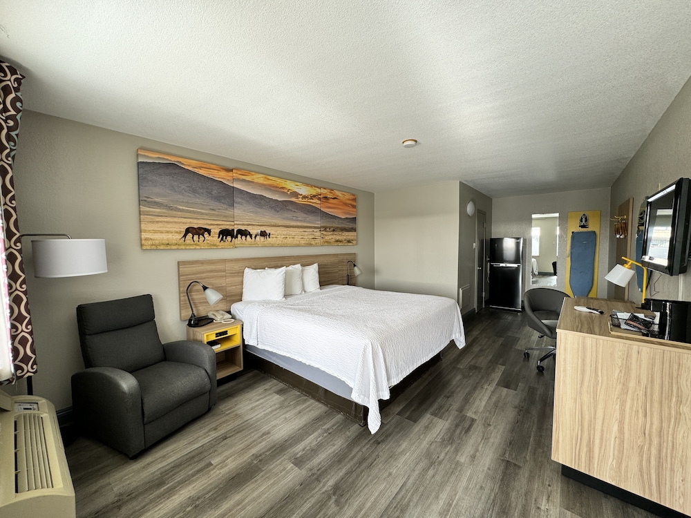 Standard Room, 1 King Bed - Photo 4