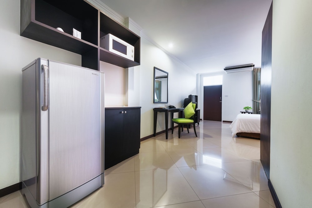 Deluxe Single Room, 1 Queen Bed photo 3