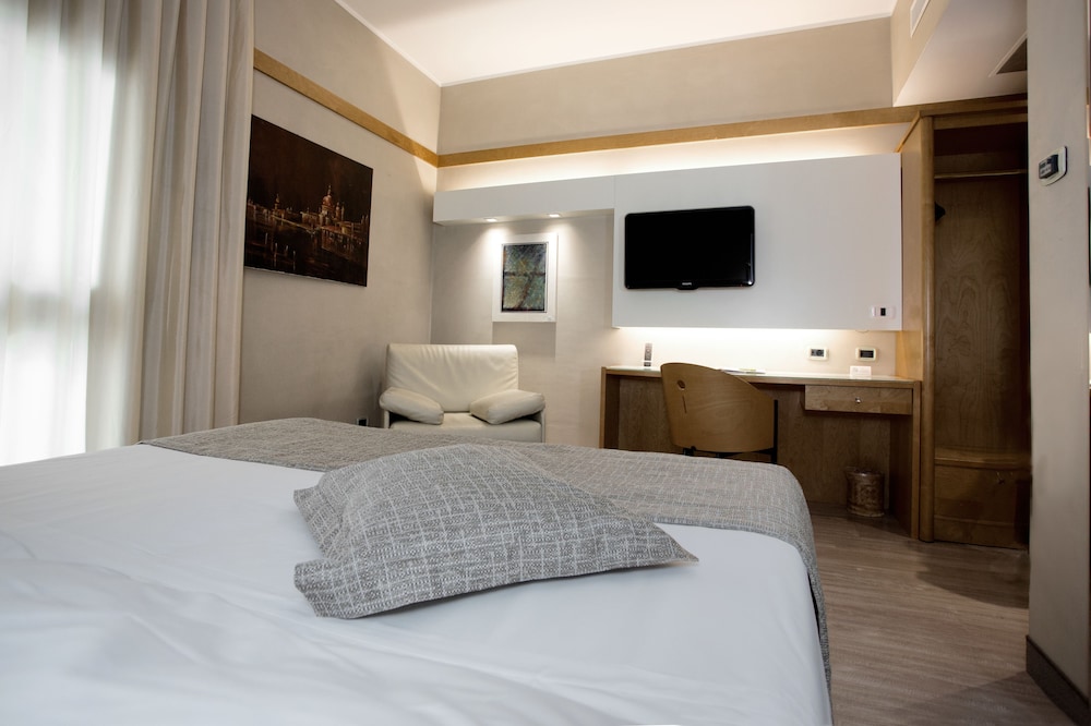 Classic Double or Twin Room - Photo 2