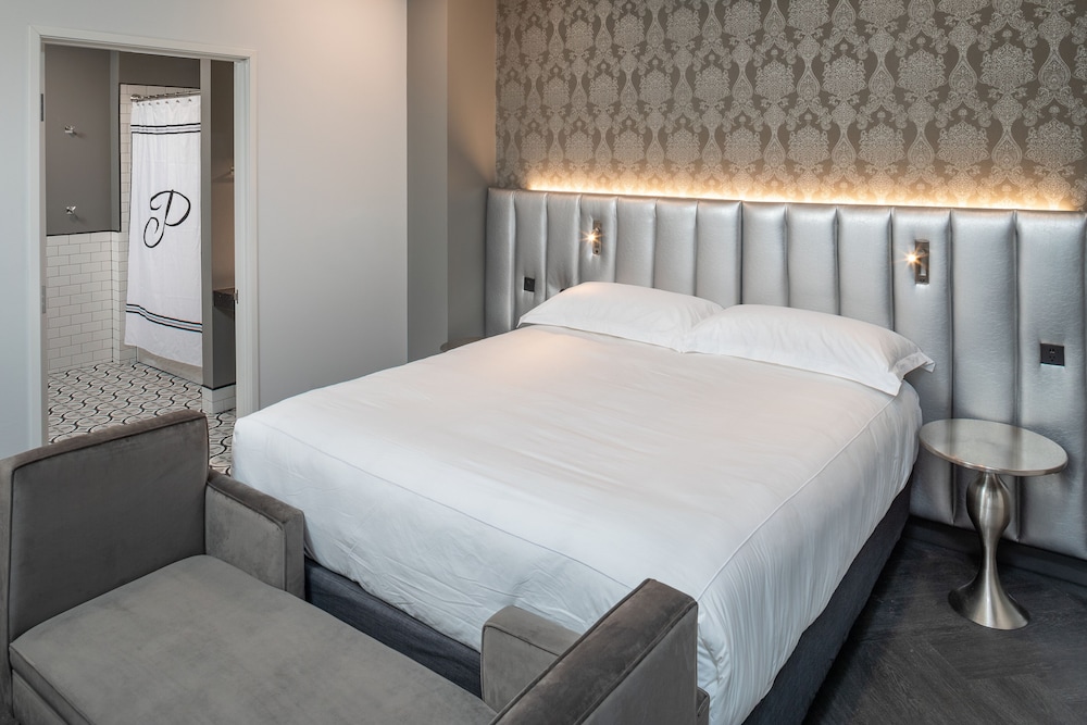 Standard Room, 1 King Bed, City View (Silver King Accessible with Roll In S) photo 2