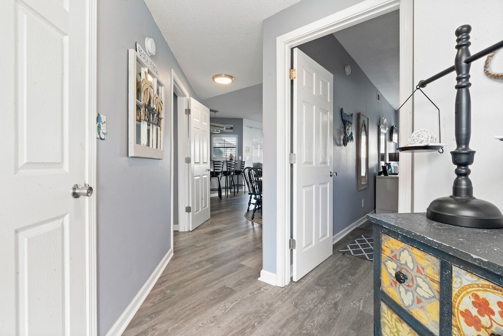 Condo, 2 Bedrooms