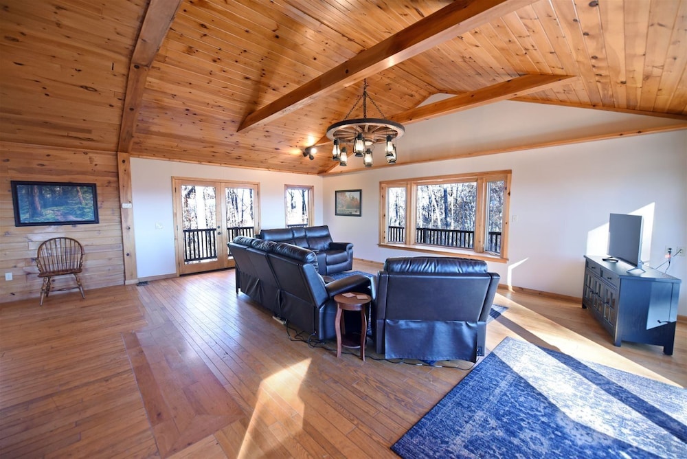 Cabin (Misty Mountains Manor & Overlook- Blu) photo 1