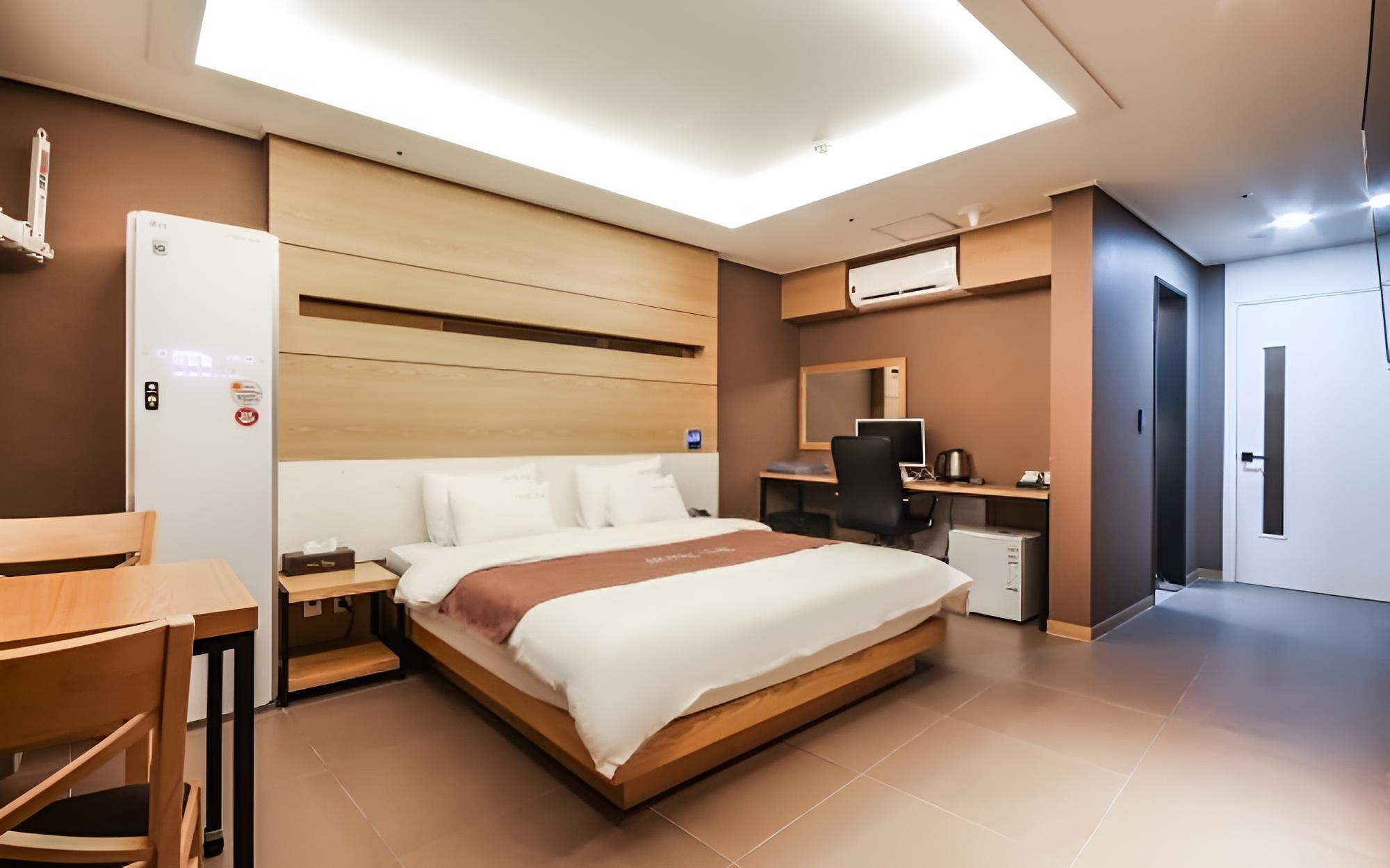 Room (Suite Room (Lake View)) photo 1