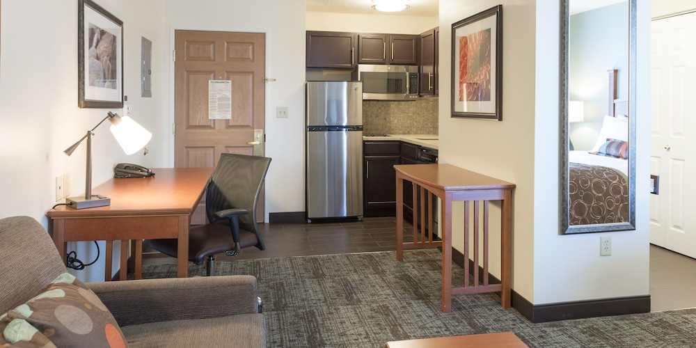 Studio Suite, 1 Queen Bed, Accessible, Kitchen (Comm) - Photo 3