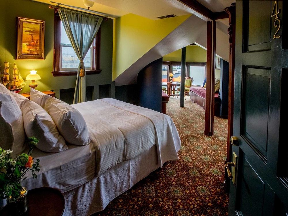 Deluxe Room, 1 Queen Bed