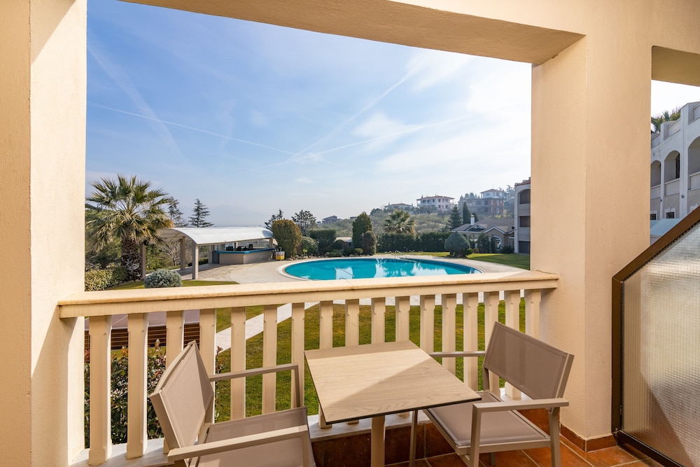 Standard Double Room Single Use, Pool View photo 3
