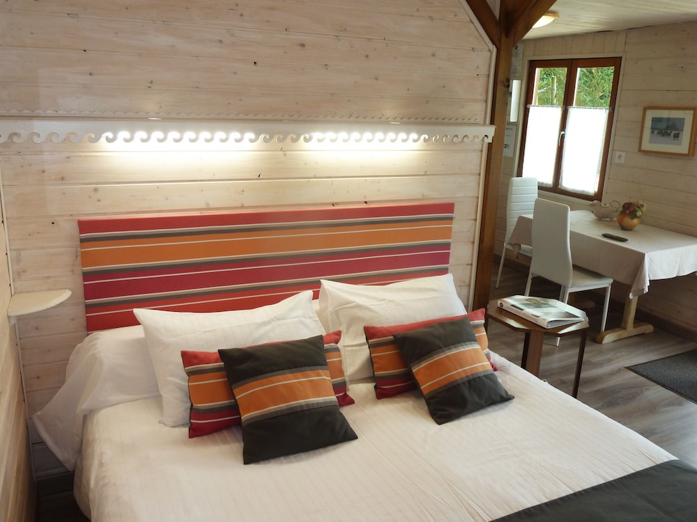 Classic Double Room, Ensuite (gîte La Bergerie) photo 1