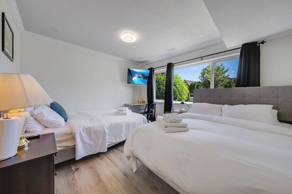 Family Quadruple Room, 2 Queen Beds, Non Smoking photo 1