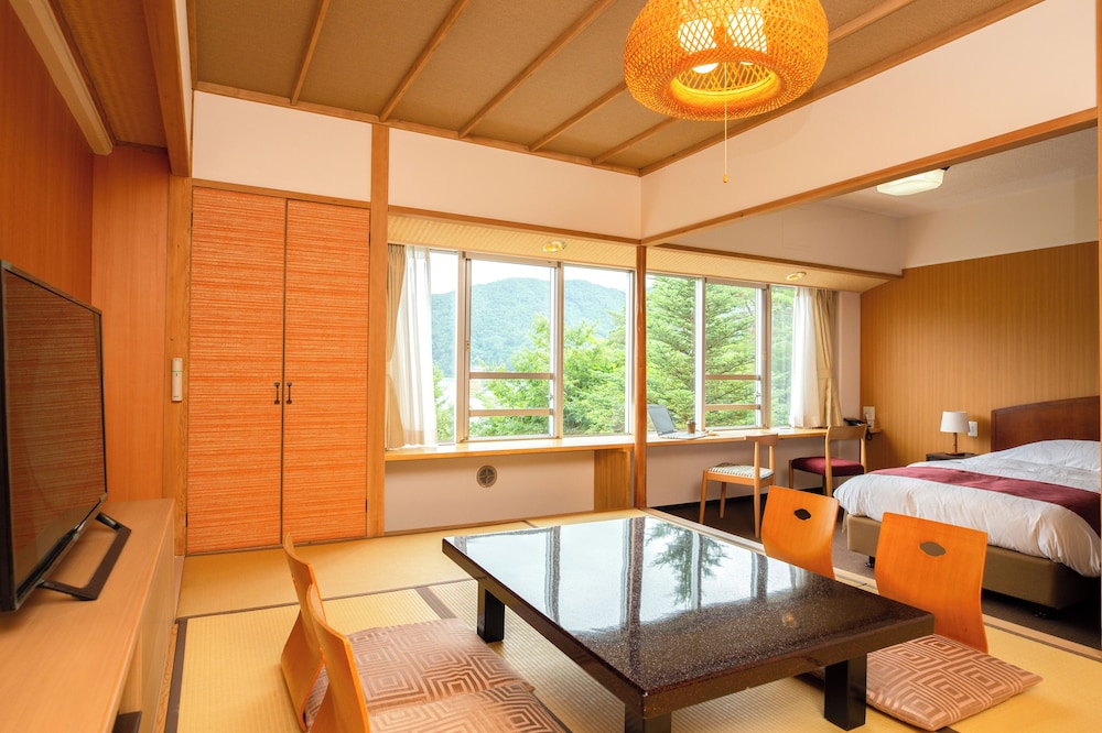 Japanese Western Room, Non Smoking, Lake View (West Build.) - Photo 4