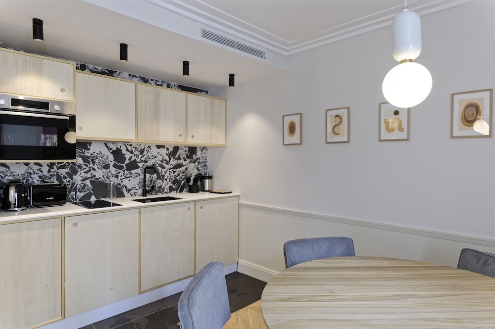 1-BR Deluxe Apartment photo 3