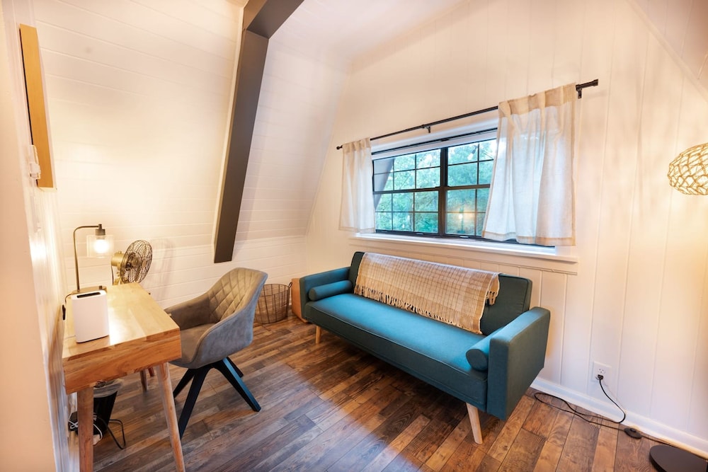 A-frame Retreat on Private Pond, Billede 23