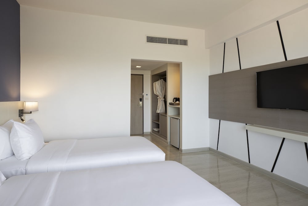 Deluxe Room, 2 Twin Beds - Photo 2
