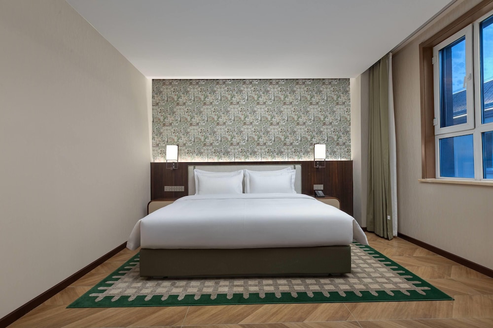 Standard Suite, 1 King Bed photo 1