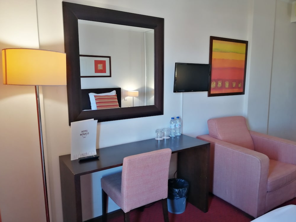 Double or Twin Room - Photo 4