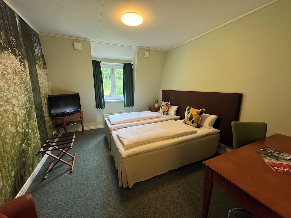 Classic Double Room, Partial Lake View photo 1