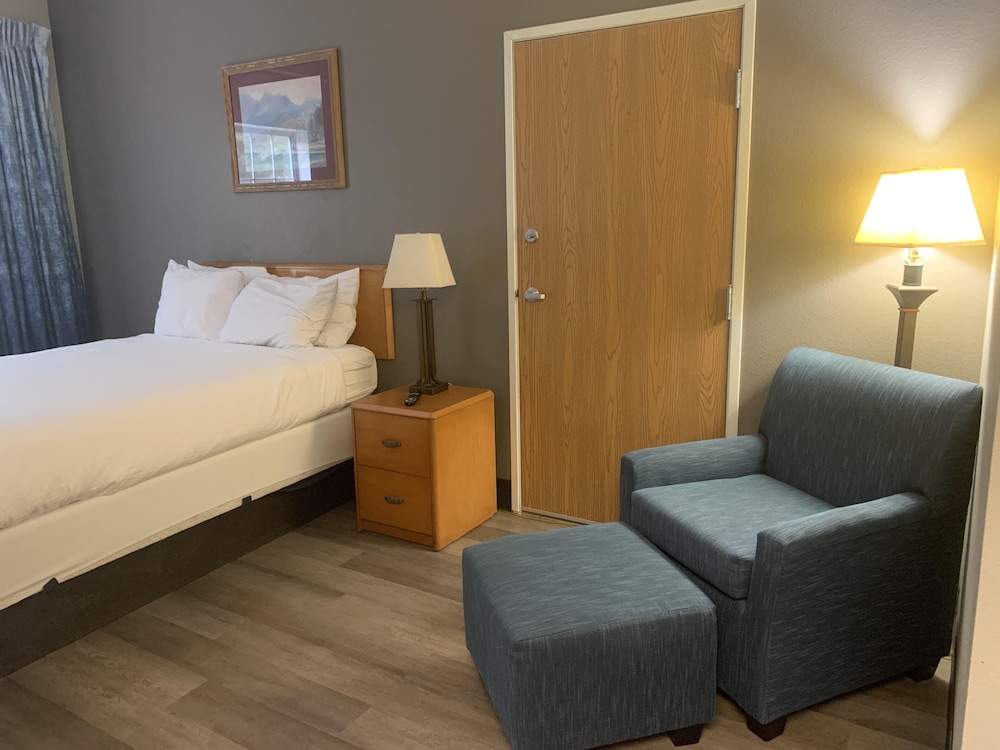 Standard Room, 1 Queen Bed, Refrigerator photo 1