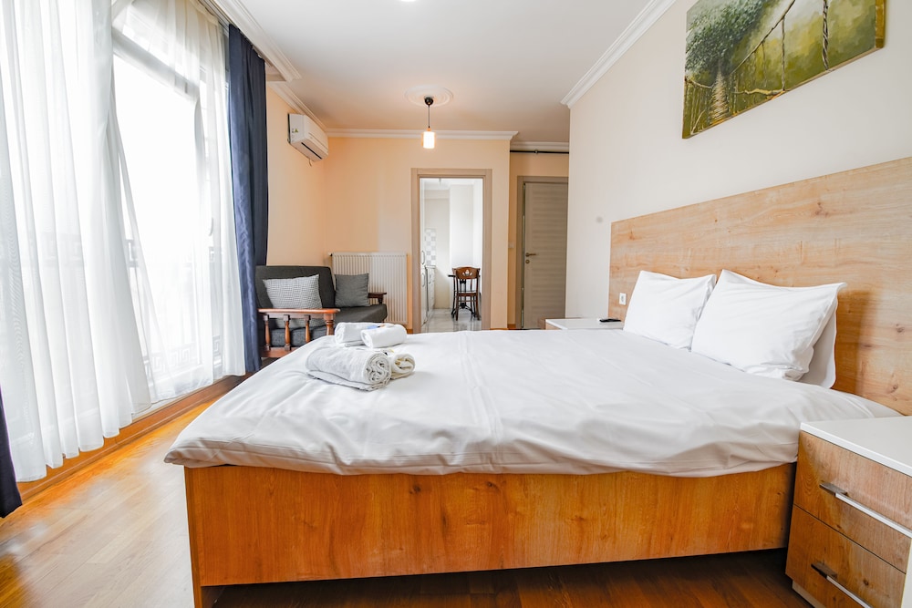 Comfort Triple Room, 1 Bedroom, City View (210m away with Kitchen) photo 3