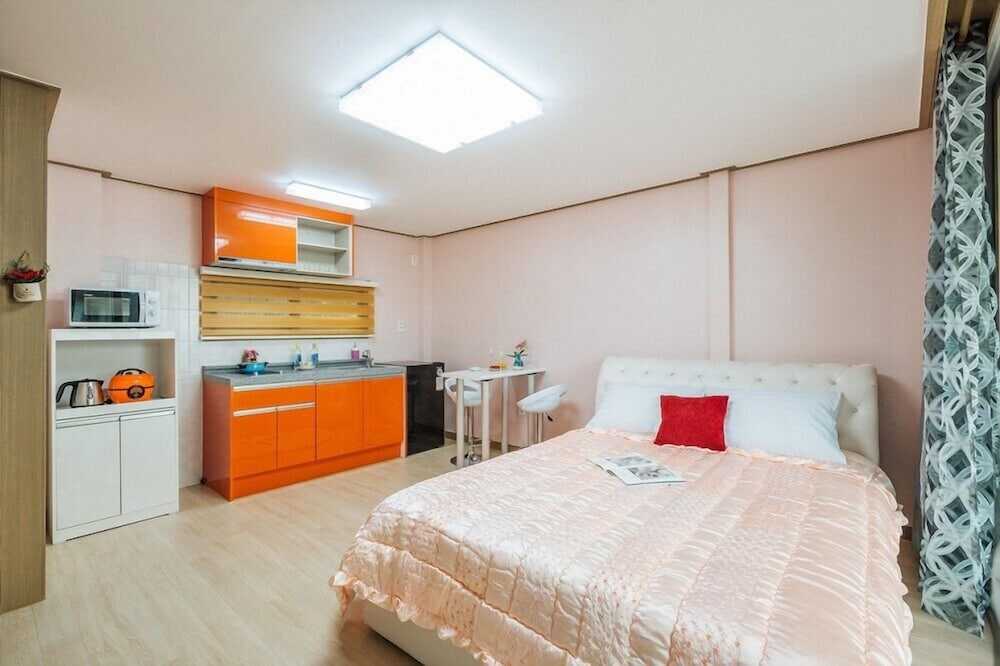 Room (Couple 2) - Photo 4