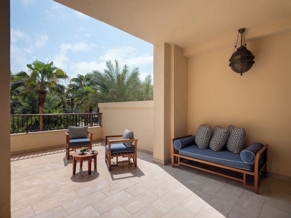 Deluxe Room, 1 King Bed, Resort View - Photo 5