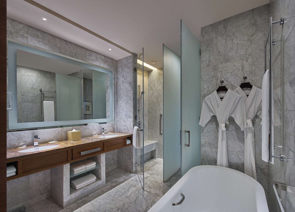 Two-Bedroom Grand Suite photo 3