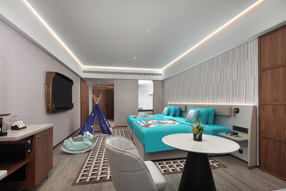 Family Twin Room, City View photo 1