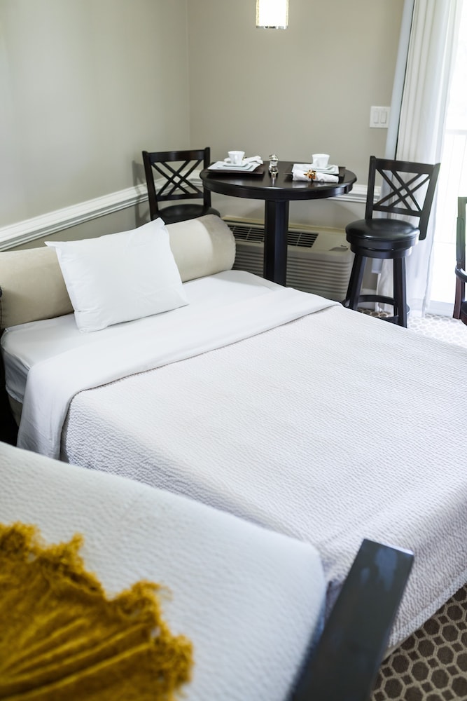 Room, 2 Queen Beds, Golf View photo 2