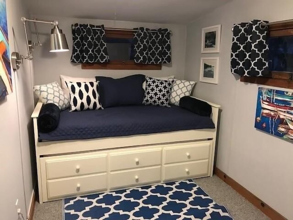House, 2 Bedrooms photo 2