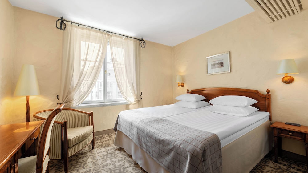 Classic Double or Twin Room - Photo 10
