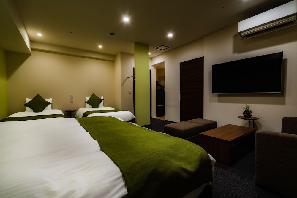 Deluxe Studio Suite, Multiple Beds - Photo 2