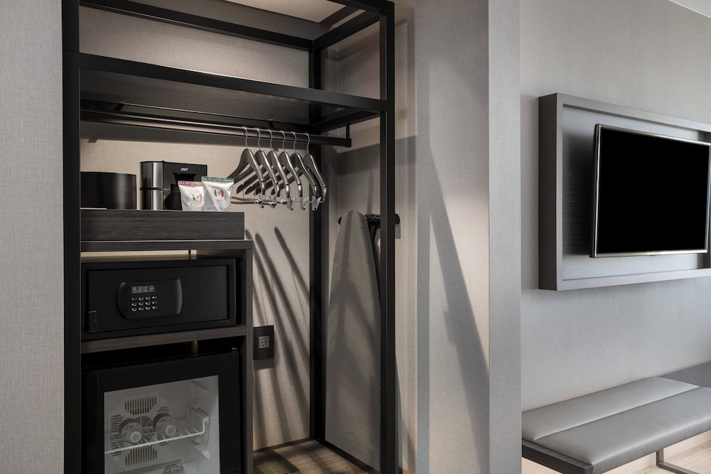 Room, 2 Queen Beds (Mobility Accessible, Roll-in Shower)