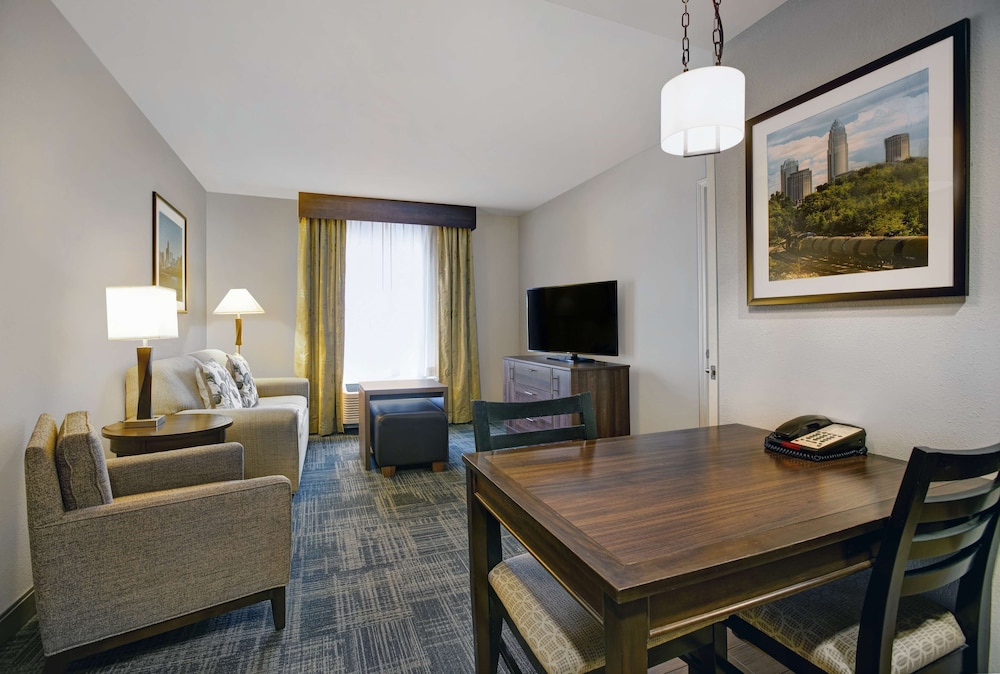 Deluxe Suite, 1 King Bed - Photo 4
