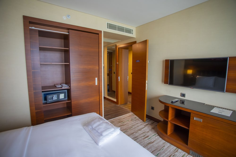 Family Room, 1 King Bed (Connecting Rooms)