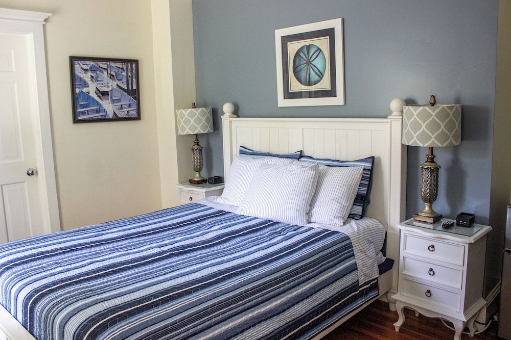 Standard Room, 1 Queen Bed