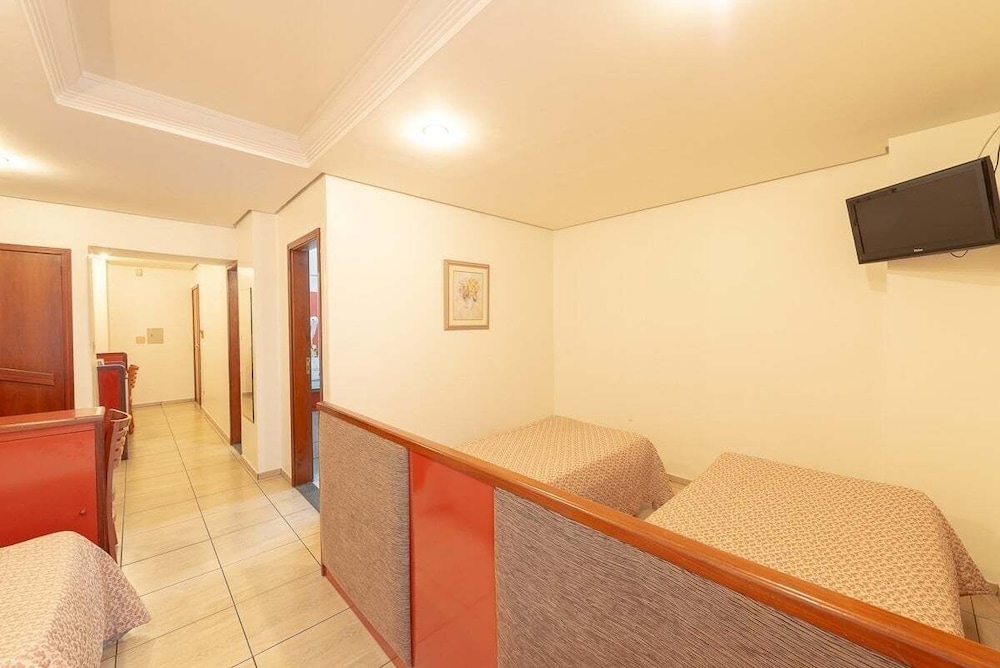 Standard Quadruple Room - Photo 9