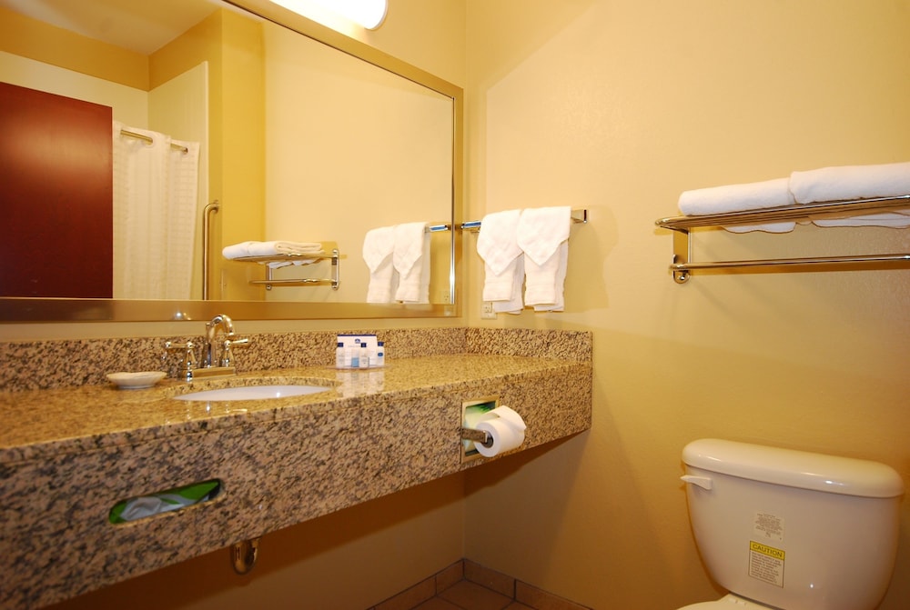 Standard Room, 2 Queen Beds, Non Smoking, Refrigerator & Microwave photo 2