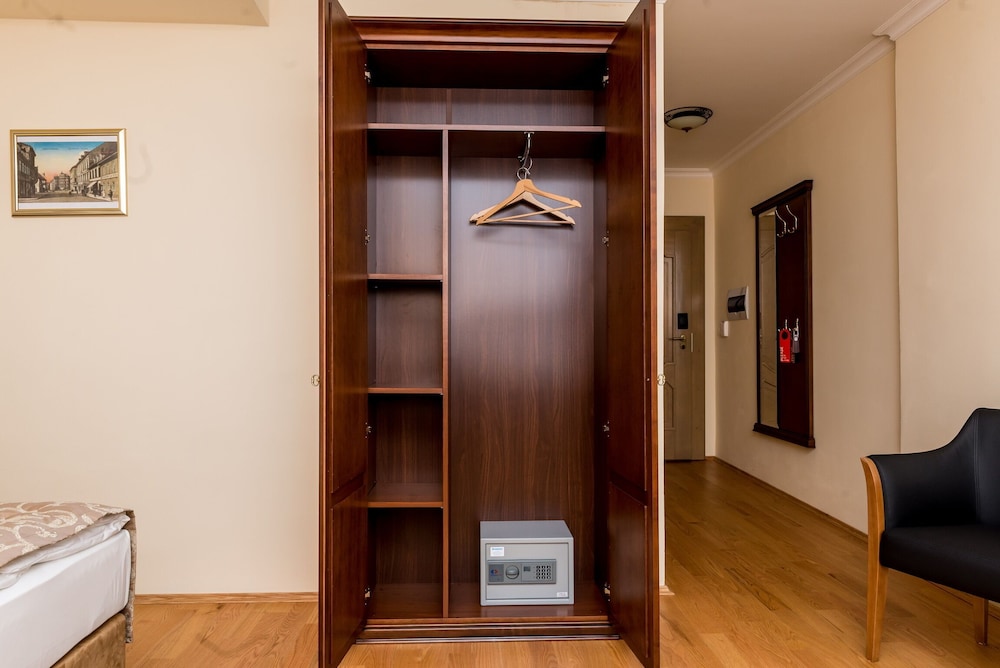 Standard Double or Twin Room photo 1