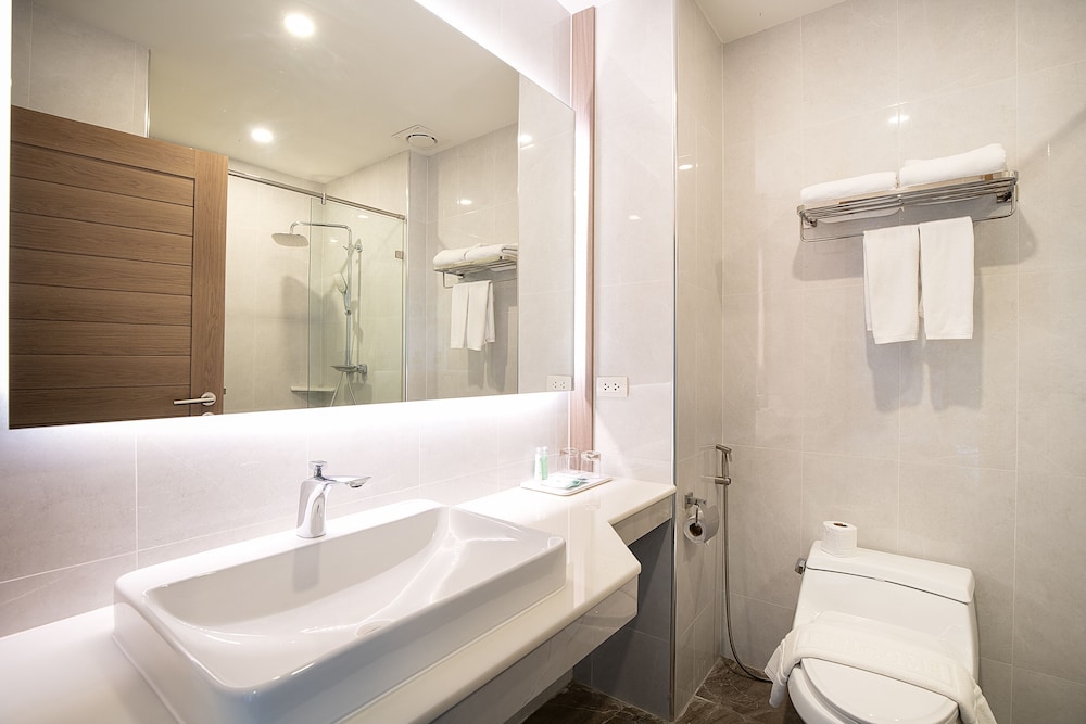 Premium Twin Room - Photo 3