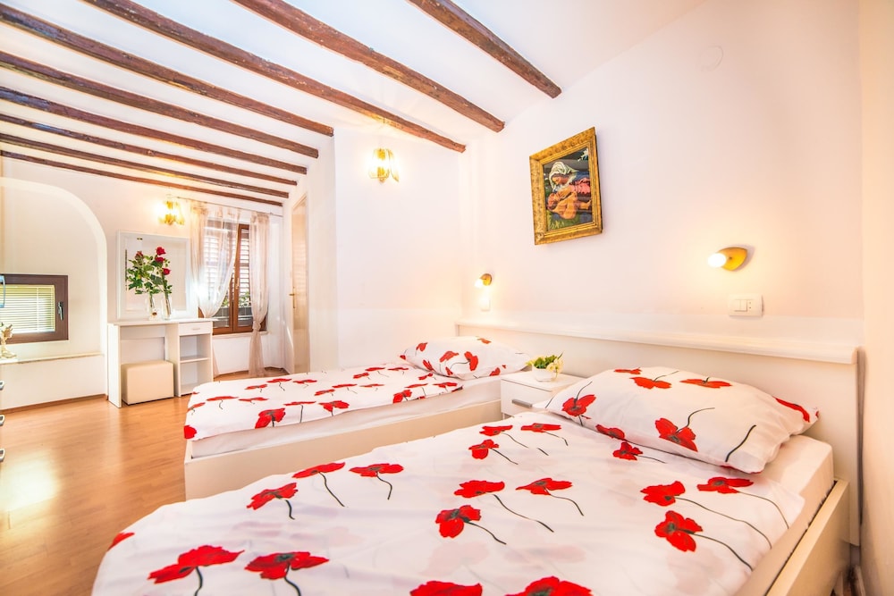 Apartment, Multiple Beds