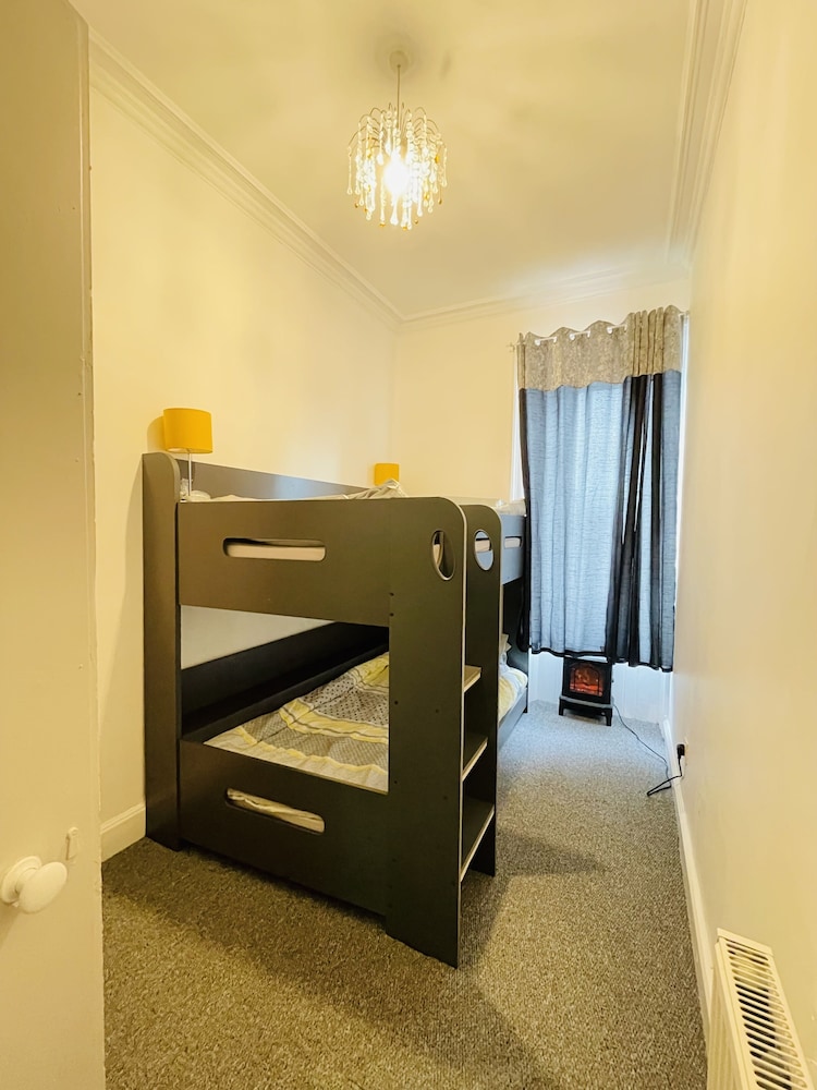 Apartment, 3 Bedrooms, Fireplace, City View photo 3