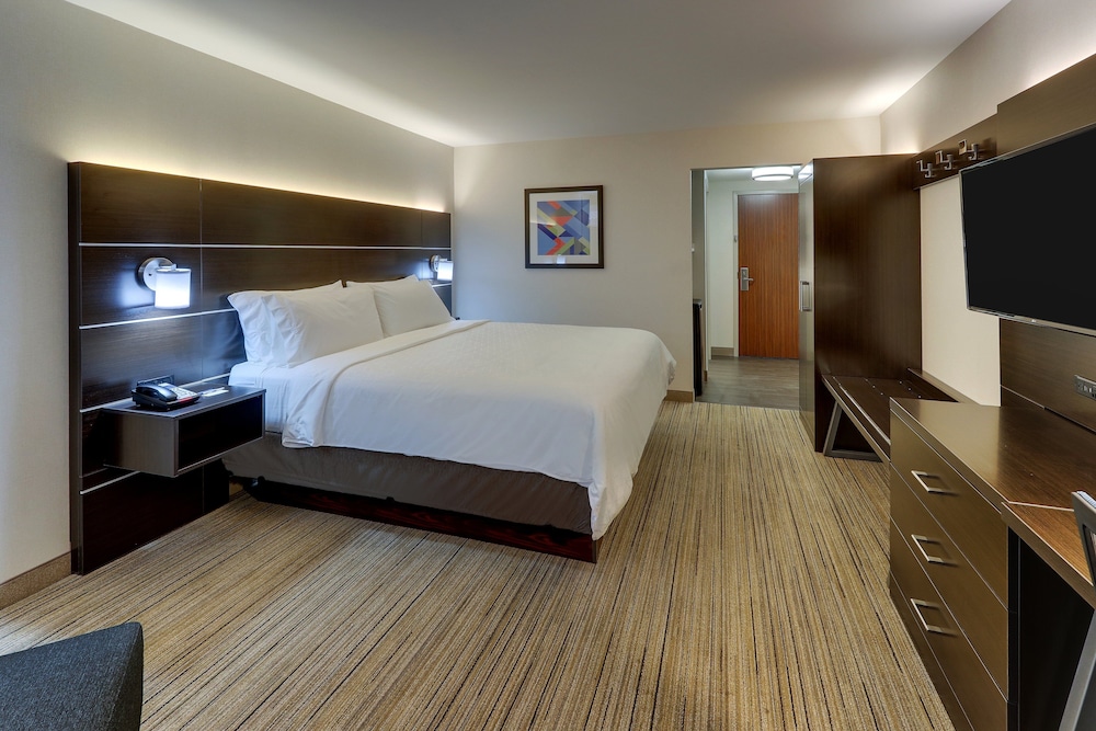 Standard Room, 1 King Bed - Photo 2