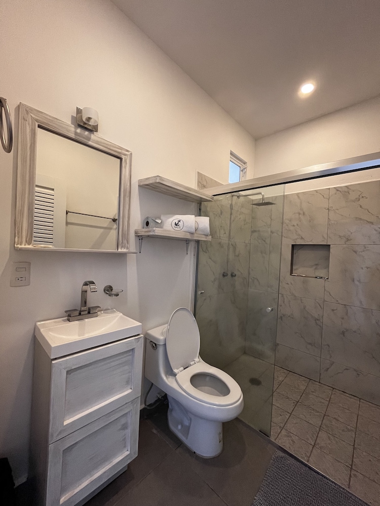 Basic Quadruple Room photo 2