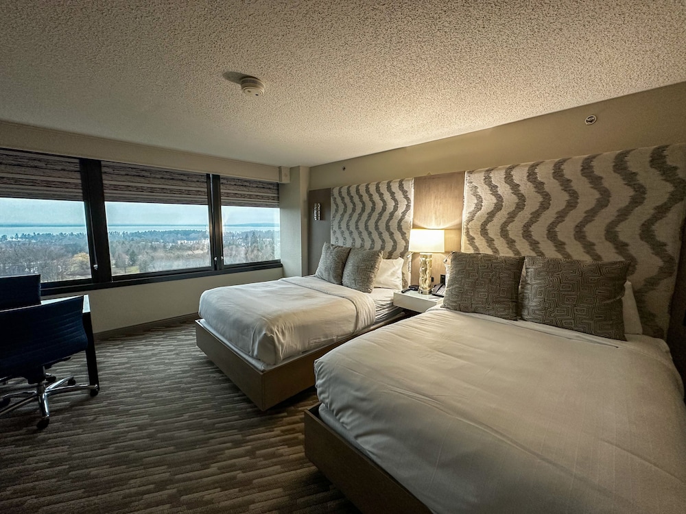 Deluxe Room, 2 Queen Beds, Bay View (Tower Deluxe Bay View Two Queen Beds) - Photo 2