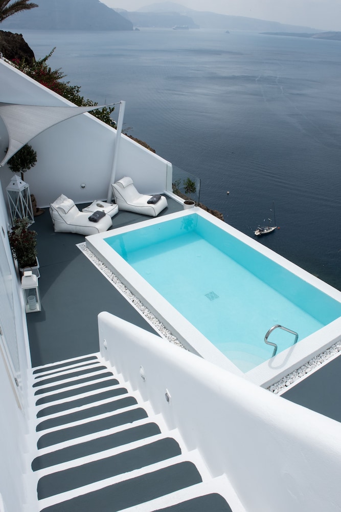 Deluxe Villa with Outdoor Private Heated Pool and Caldera View - Photo 11